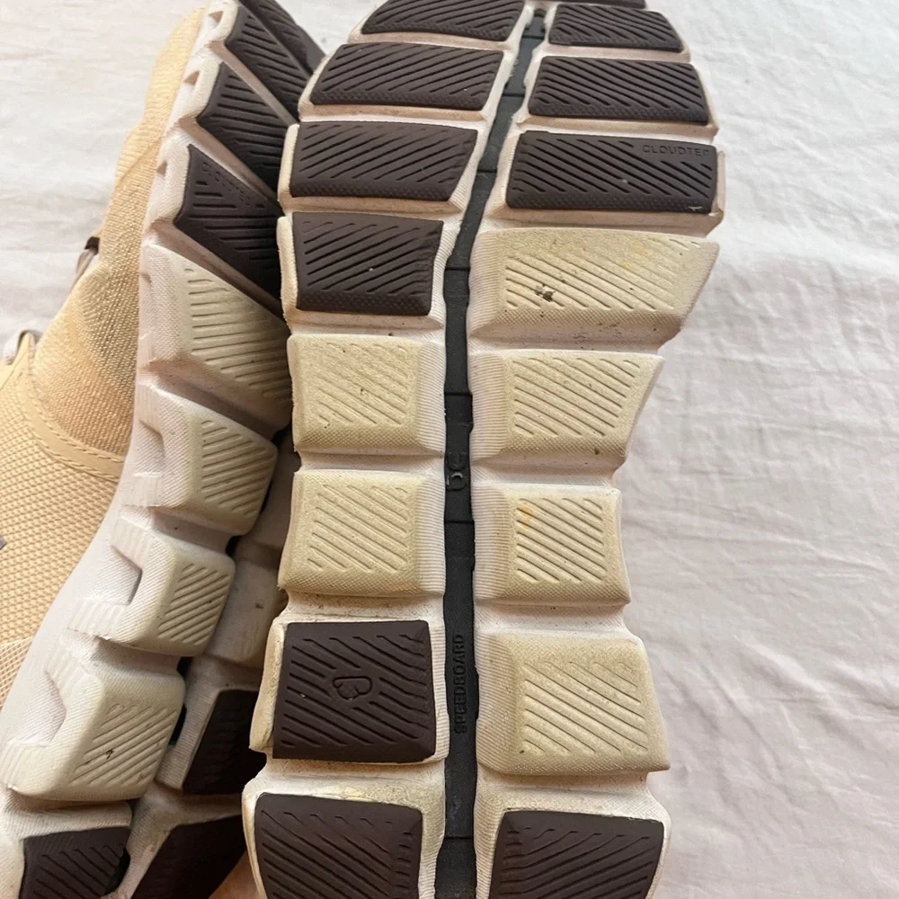 On Running Cloud X 3 women’s size 7 Savannah/Frost athletic shoes‎